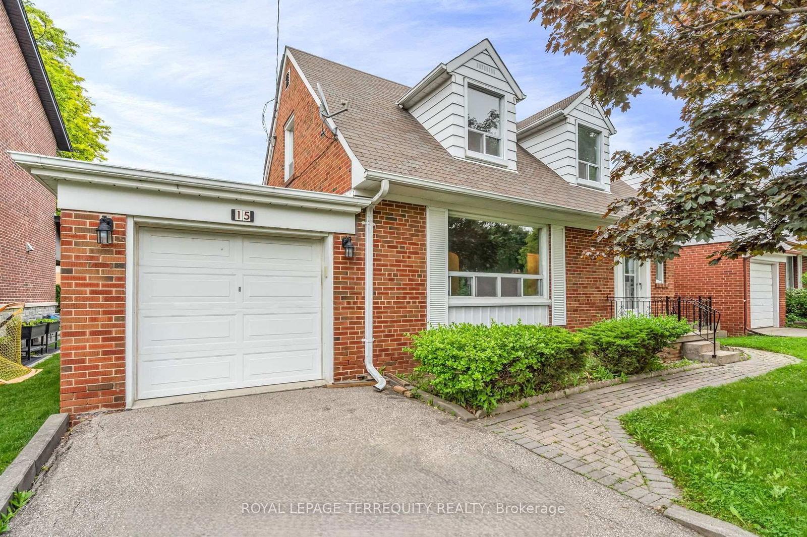 Detached House for sale at 15 Vassar Drive, Toronto, Princess-Rosethorn, M9B 5E9 - MLS: W12211999