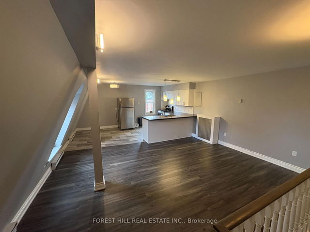 4 - 235 Queen Street S