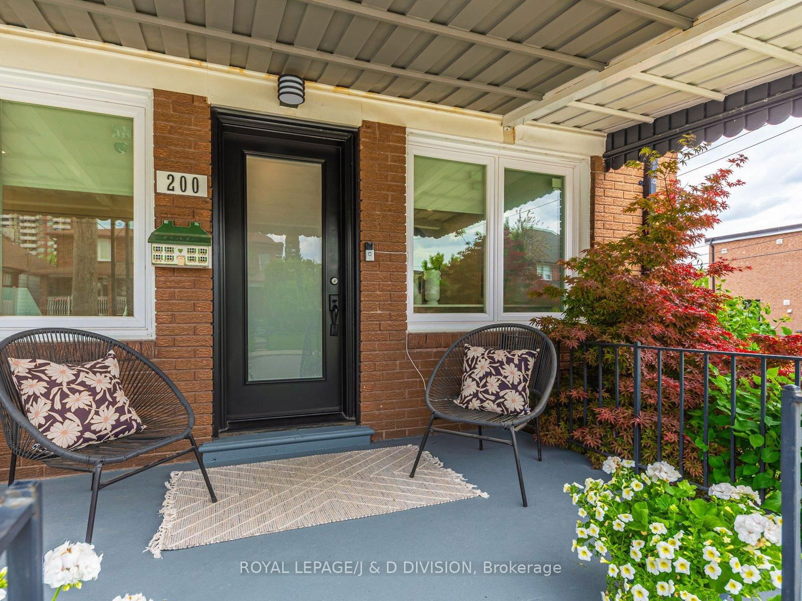 Detached House for sale at 200 Belgravia Avenue, Toronto, Briar Hill-Belgravia, M6E 2M8 - MLS: W12212822