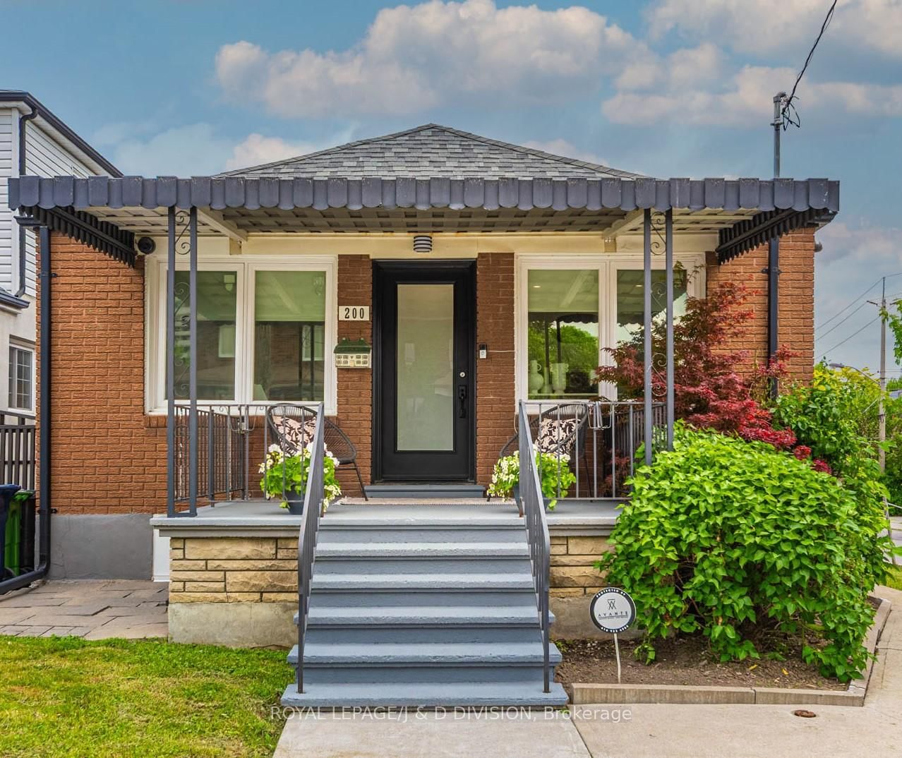 Detached House for sale at 200 Belgravia Avenue, Toronto, Briar Hill-Belgravia, M6E 2M8 - MLS: W12212822