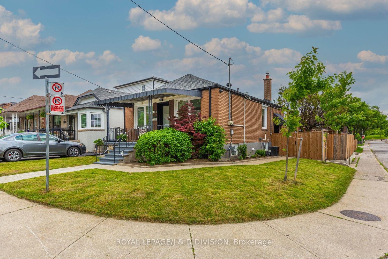Detached House for sale at 200 Belgravia Avenue, Toronto, Briar Hill-Belgravia, M6E 2M8 - MLS: W12212822