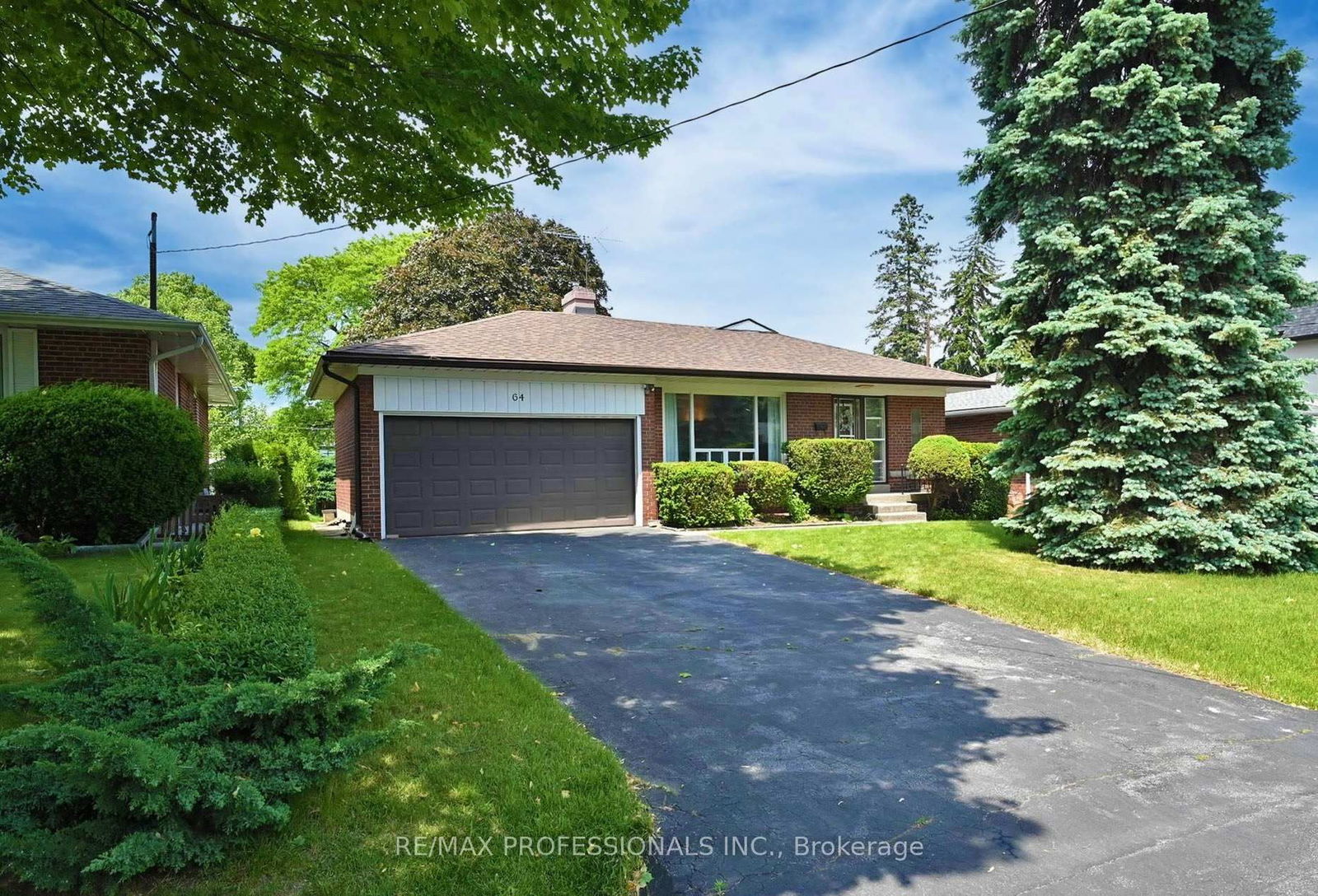 Detached House for sale at 64 Saybrook Avenue, Toronto, Stonegate-Queensway, M8Z 2V7 - MLS: W12212924