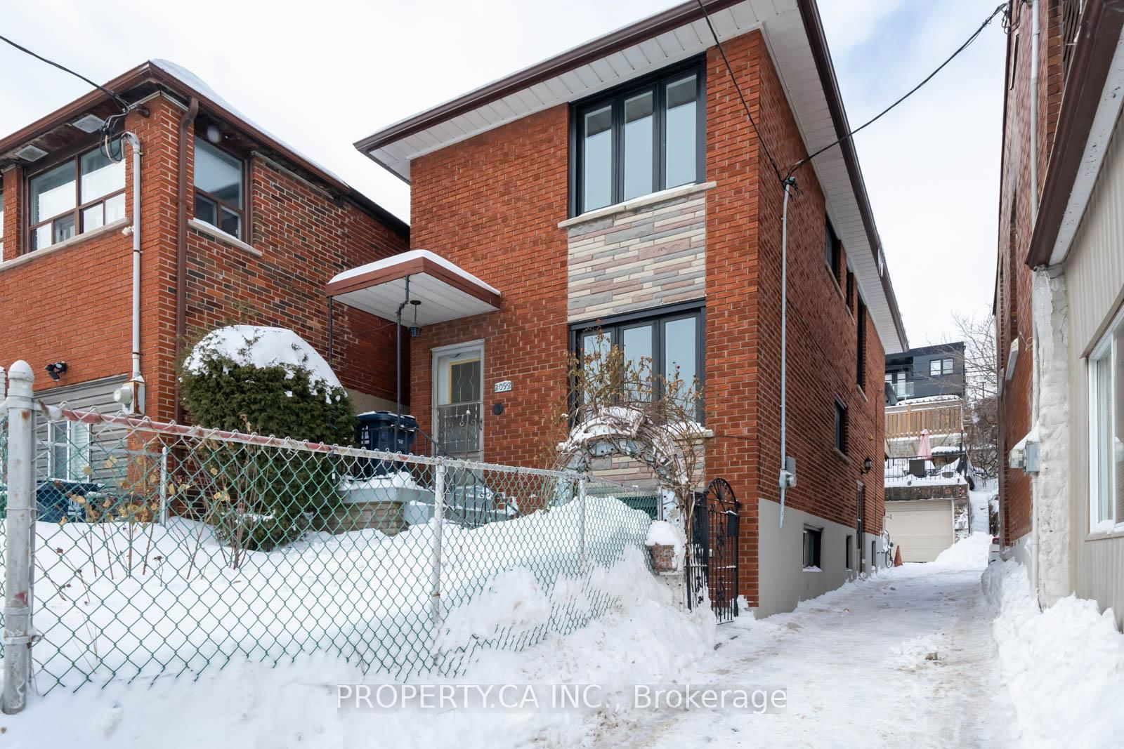 Detached House for sale at 2098 Dufferin Street, Toronto, Caledonia-Fairbank, M6E 3R7 - MLS: W12213071