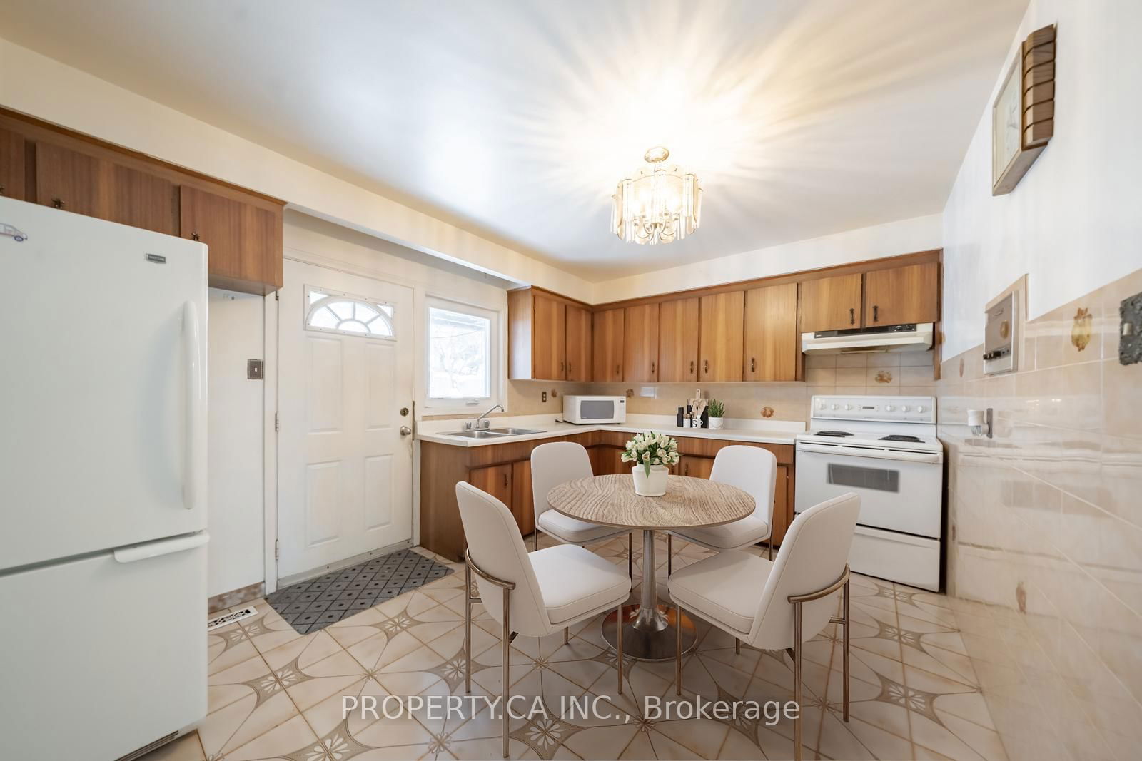 Detached House for sale at 2098 Dufferin Street, Toronto, Caledonia-Fairbank, M6E 3R7 - MLS: W12213071
