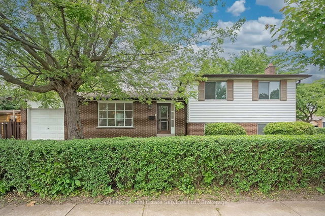 1201 Consort Crescent