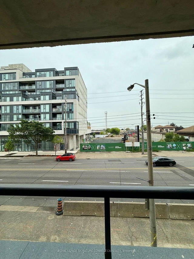 208 - 880 The Queensway