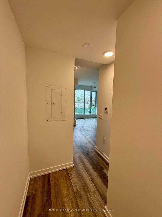 208 - 880 The Queensway