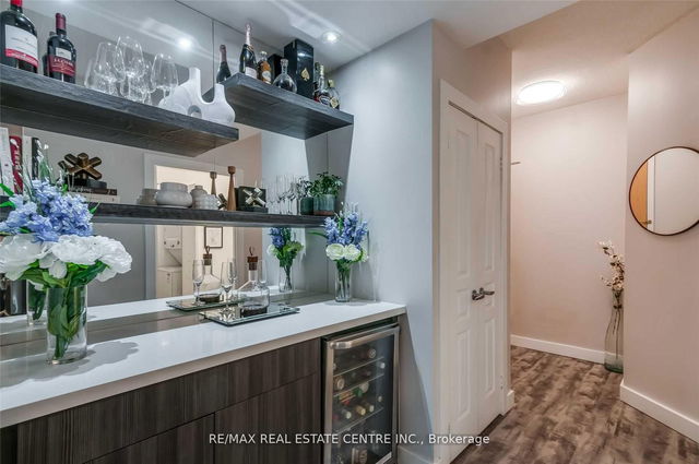 1206 - 220 Burnhamthorpe Road W