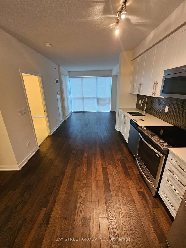 1206 - 510 Curran Place