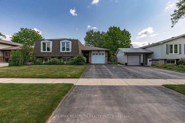 5198 Broughton Crescent