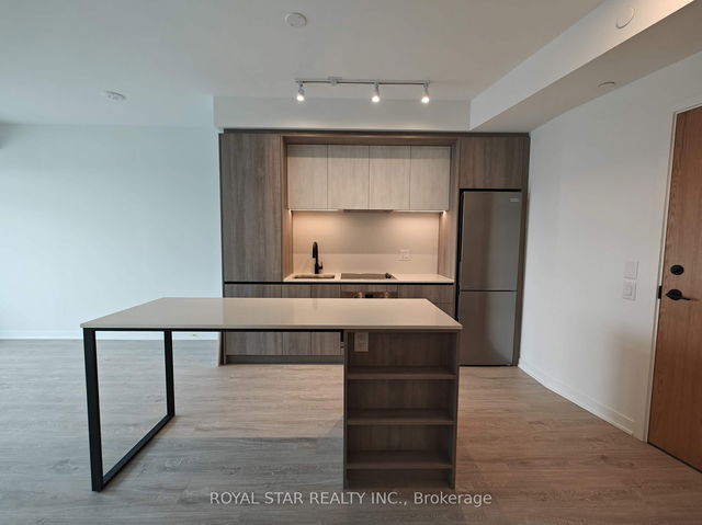 611 - 2495 Eglinton Avenue