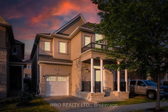 923 Penson Crescent
