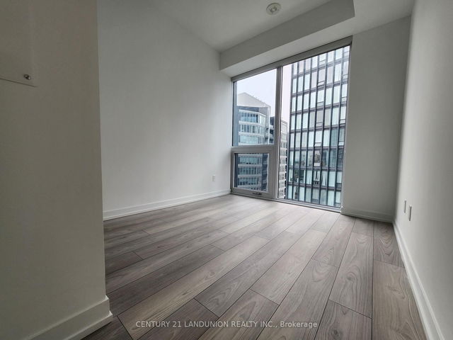 2505 - 82 Dalhousie Street