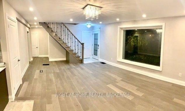 #Upper - 442 Broadway Avenue