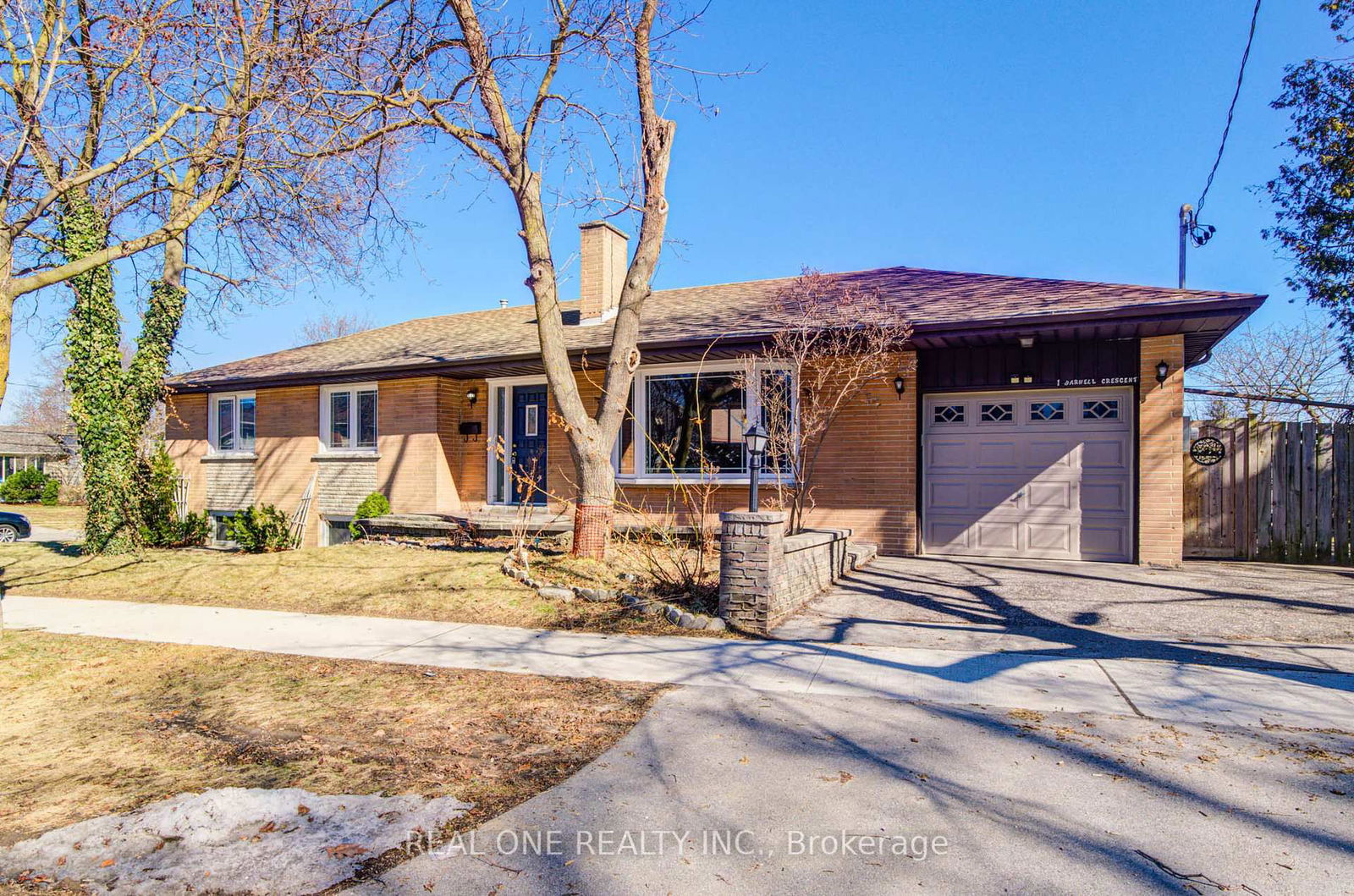 Detached House for sale at 1 Barwell Crescent, Toronto, Rexdale-Kipling, M9W 2W4 - MLS: W12215070