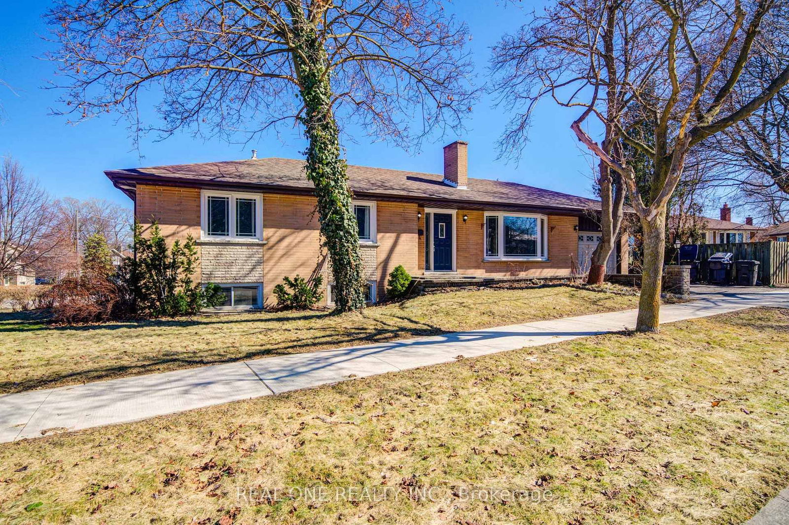 Detached House for sale at 1 Barwell Crescent, Toronto, Rexdale-Kipling, M9W 2W4 - MLS: W12215070