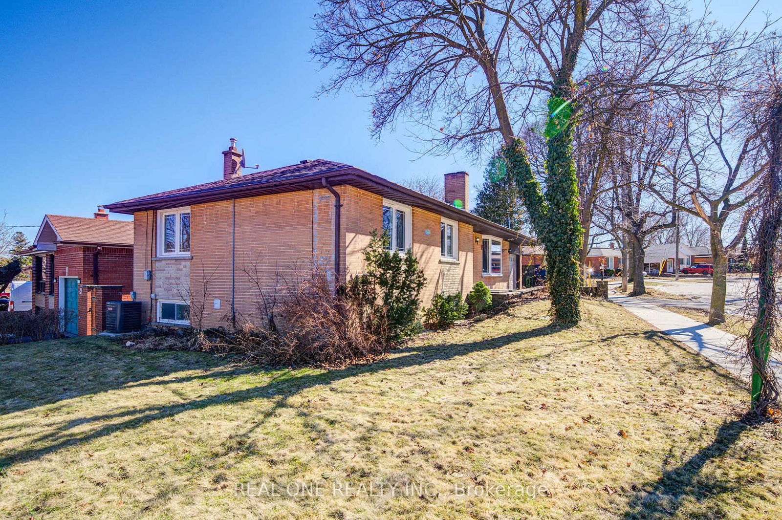 Detached House for sale at 1 Barwell Crescent, Toronto, Rexdale-Kipling, M9W 2W4 - MLS: W12215070