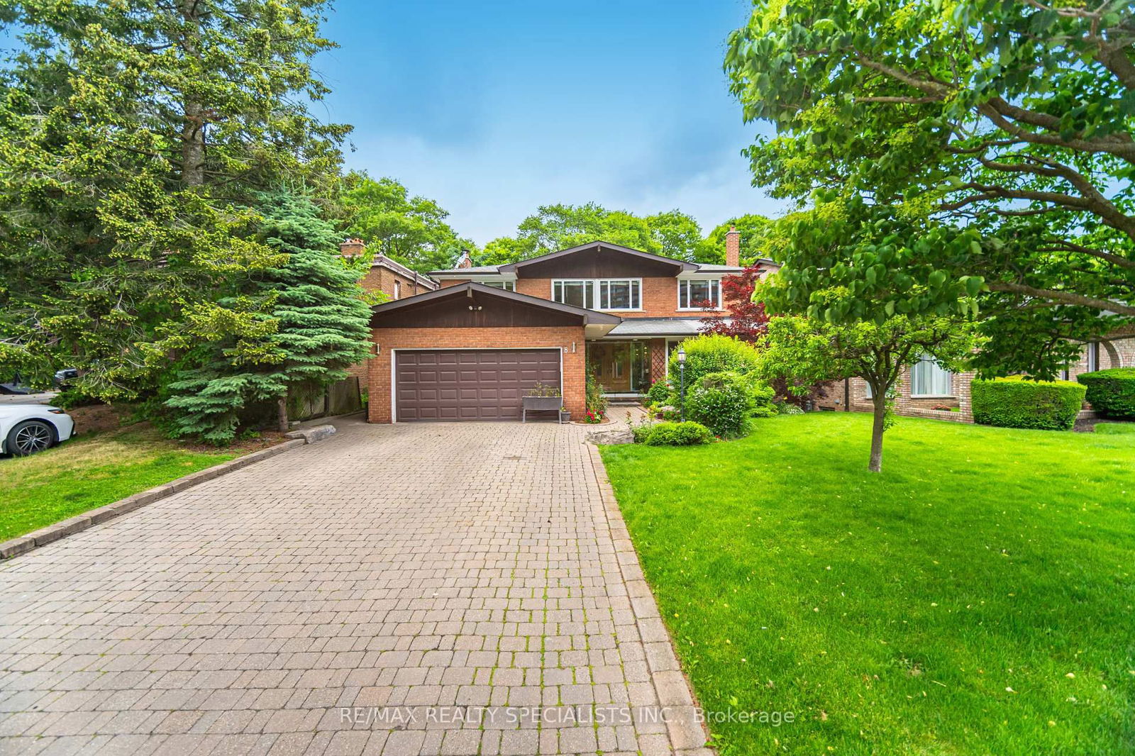 Detached House for sale at 8 Strath Humber Court, Toronto, Edenbridge-Humber Valley, M9A 4C7 - MLS: W12215100