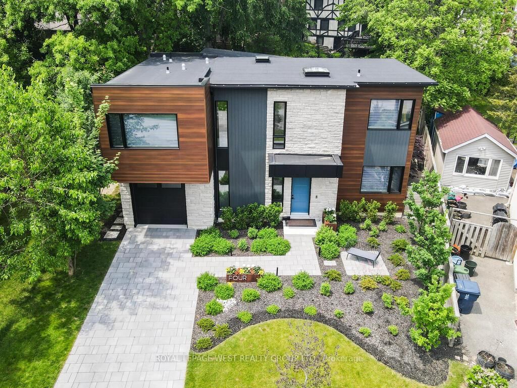 Detached House for sale at 4 Old Oak Road, Toronto, Kingsway South, M9A 2V8 - MLS: W12215169