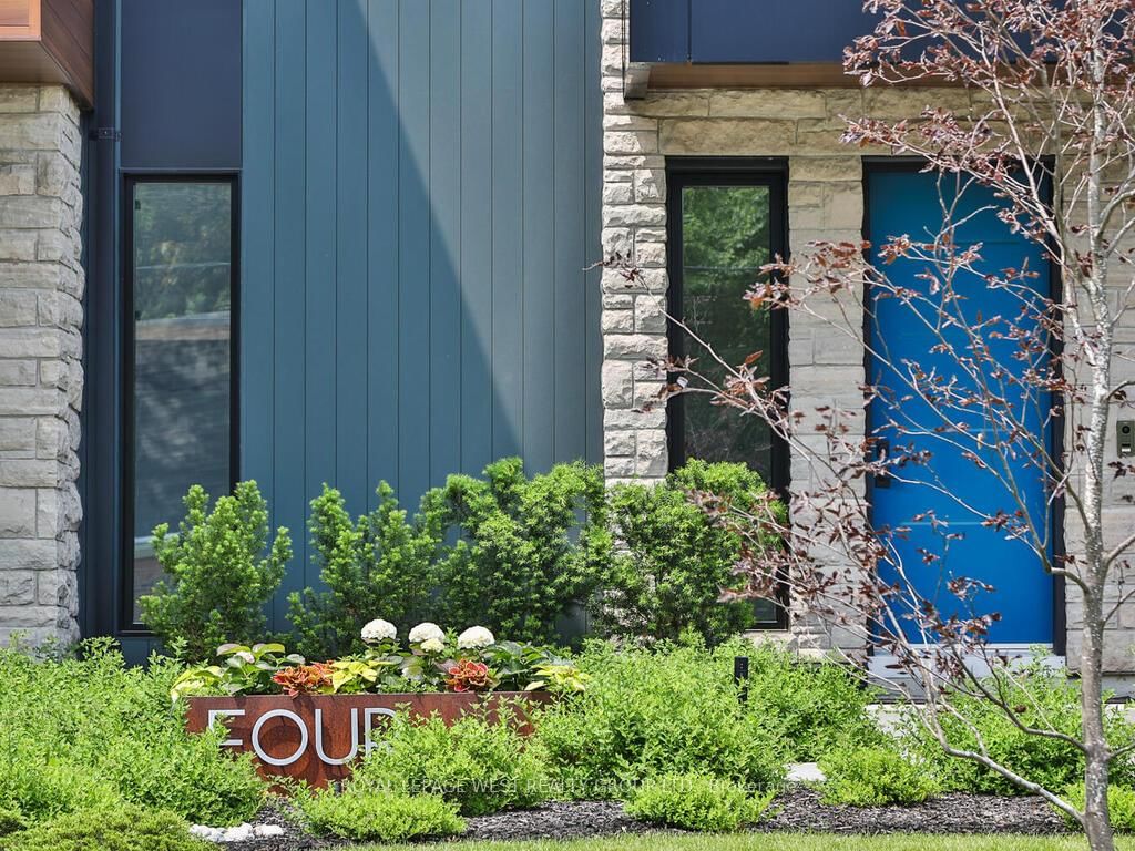 Detached House for sale at 4 Old Oak Road, Toronto, Kingsway South, M9A 2V8 - MLS: W12215169