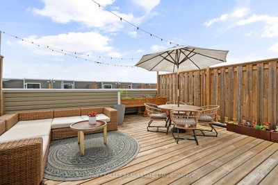 Townhouse sold at 11-85 Eastwood Park Gdns, Toronto, Ontario, M8W 0B2 - Long Branch - MLS: W12215389