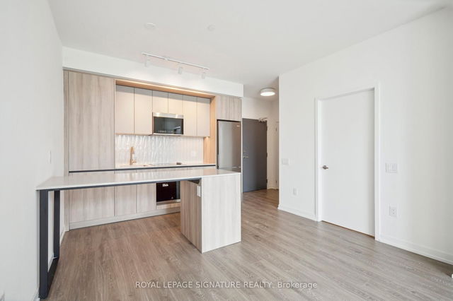 721 - 2485 Eglinton Avenue W