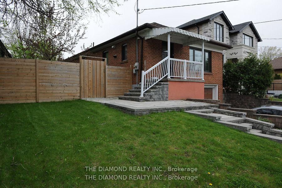 Detached House for sale at 21 Gracefield Avenue, Toronto, Maple Leaf, M6L 1L2 - MLS: W12216041