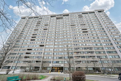 Condo sold at 907-50 Elm Drive, Mississauga, Ontario, L5A 3X2 - Mississauga Valleys - MLS: W12216320