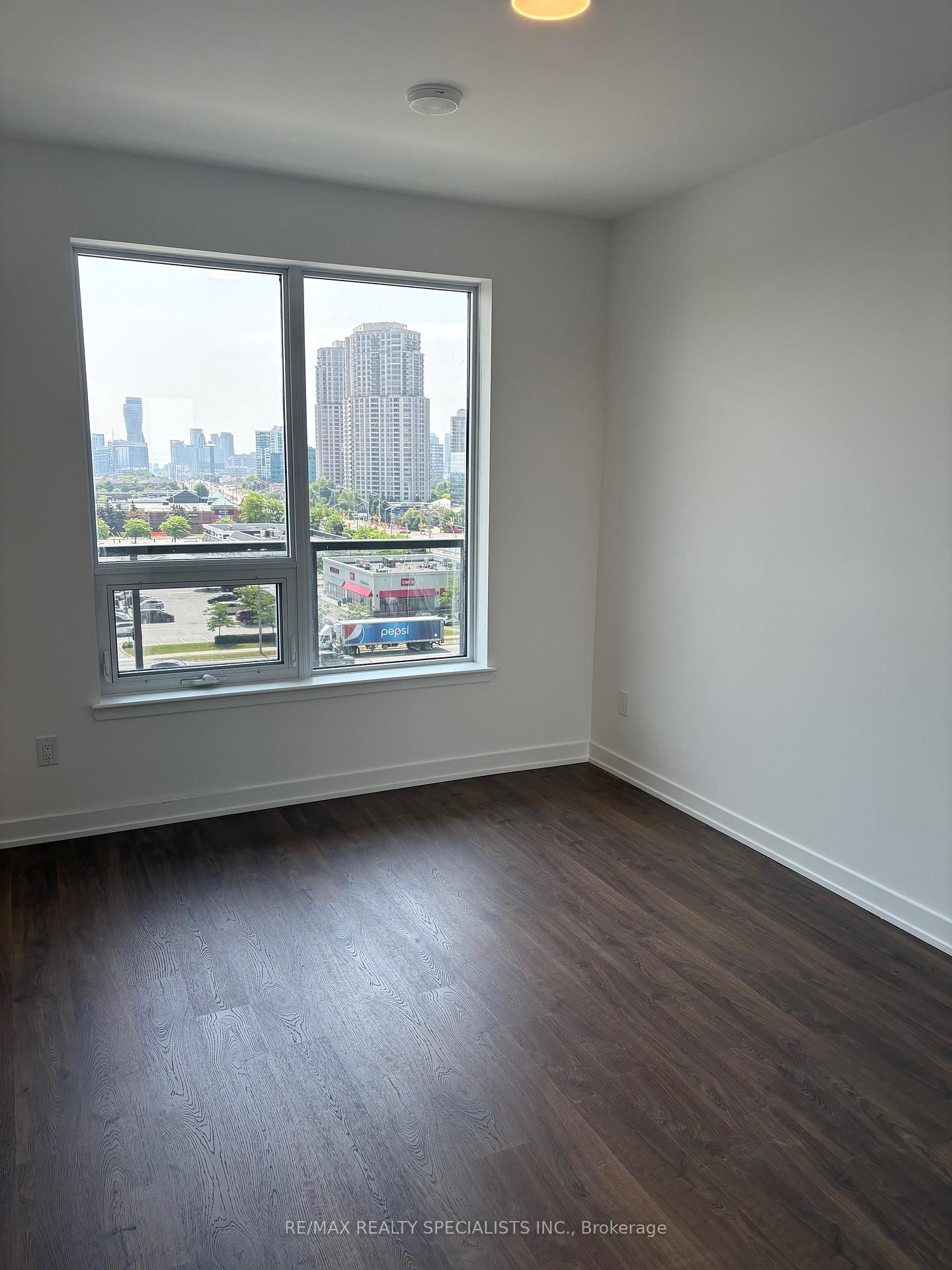5105 Hurontario Street, Unit 635 - Photo 3
