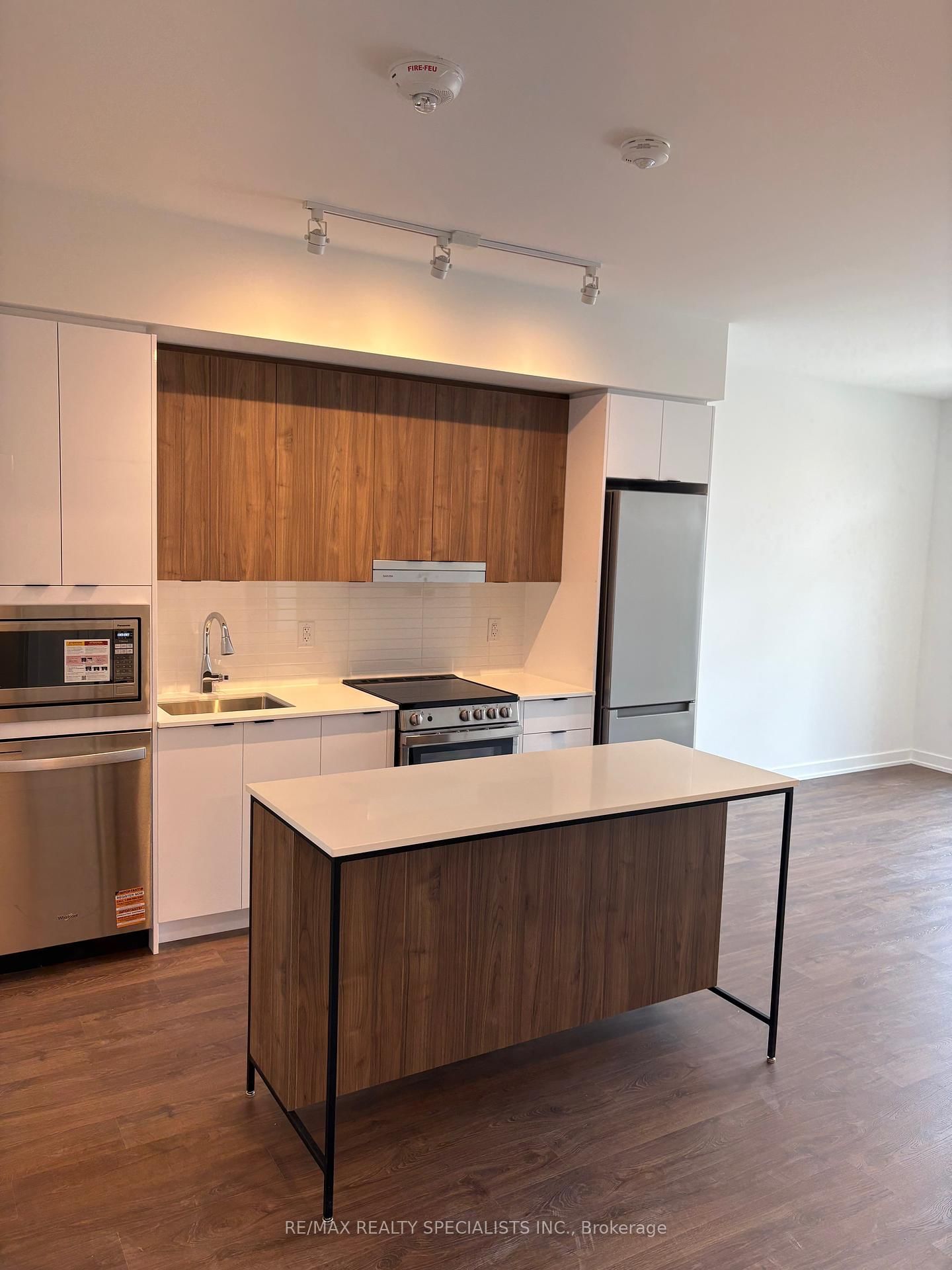 5105 Hurontario Street, Unit 635 - Photo 6