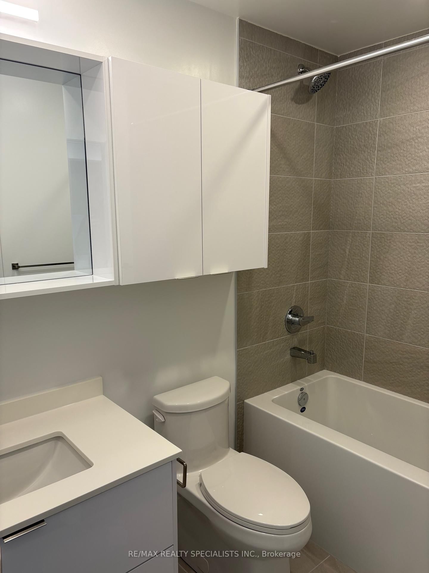 5105 Hurontario Street, Unit 635 - Photo 8