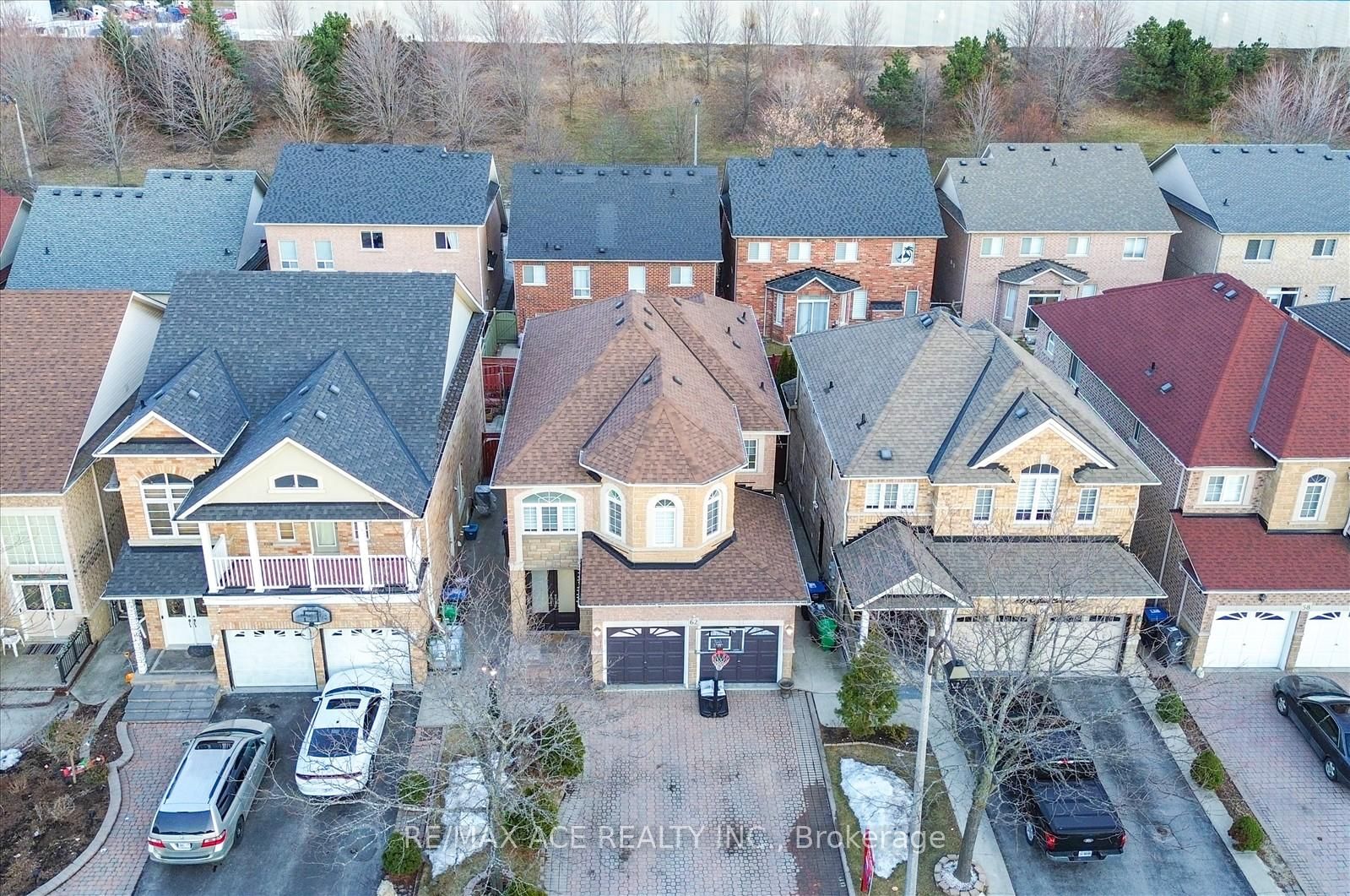 Detached House for sale at 62 Saffron Crescent, Brampton, Ontario, L6S 6H7 - Bramalea North Industrial - MLS: W12217049