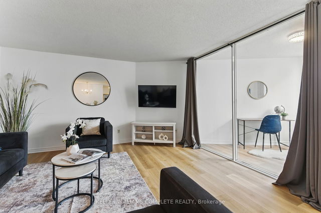 1205 - 3700 KANEFF Crescent