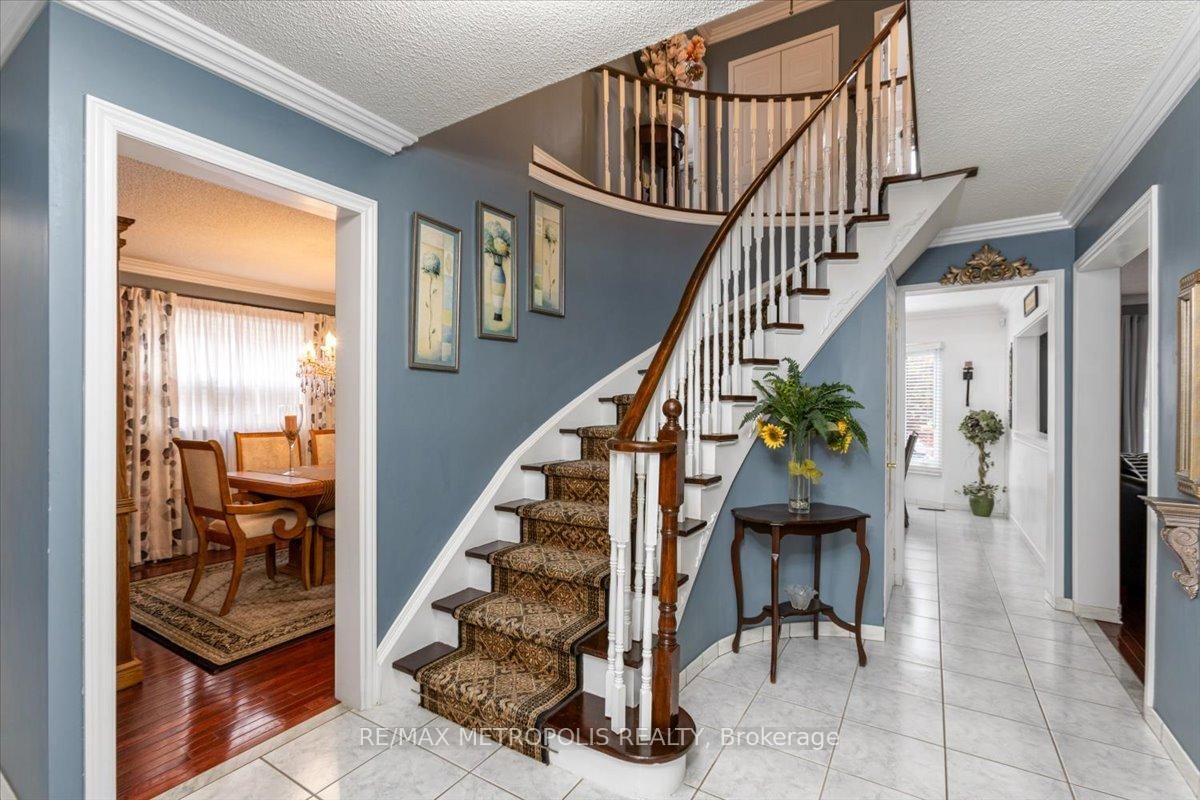 Detached House for sale at 42 Silverstream Road, Brampton, Ontario, L6Z 3W4 - Heart Lake West - MLS: W12217102