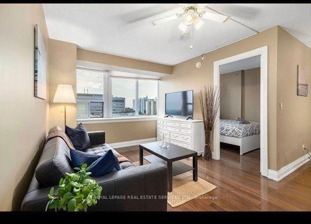 419 - 2737 Keele Street