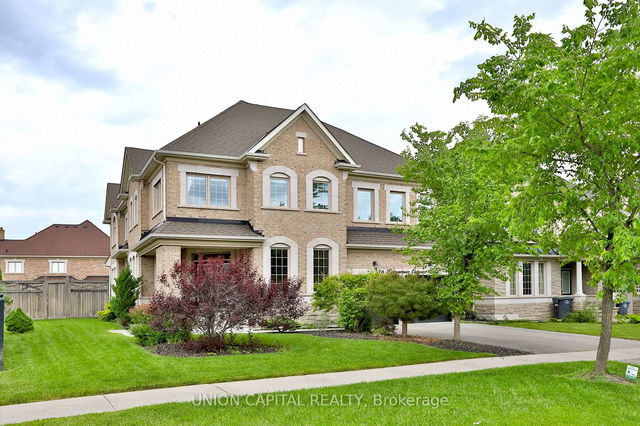 36 Lampman Crescent