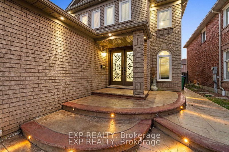 5122 Timber Mill Crt, Mississauga, L5V 2B8 | Image 3