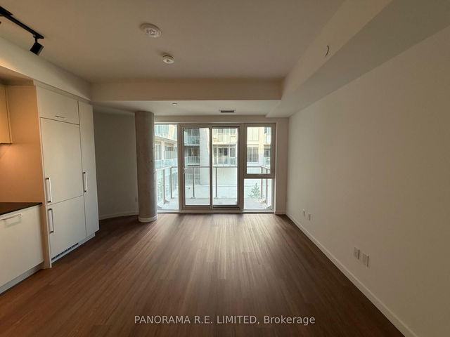 305 - 689 The Queensway