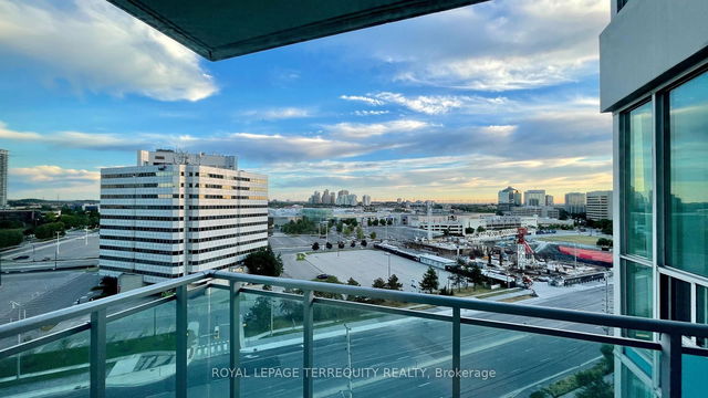 1003 - 220 Burnhamthorpe Road W