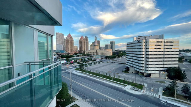1003 - 220 Burnhamthorpe Road W
