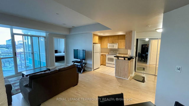 1003 - 220 Burnhamthorpe Road W
