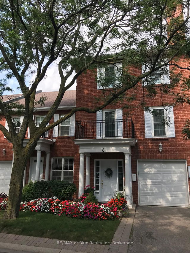 8 Stornwood Court