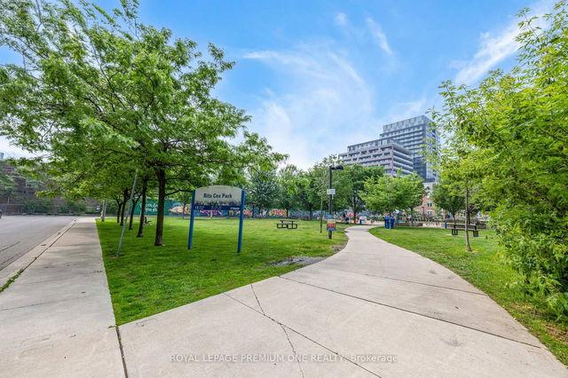 1910 - 38 Joe Shuster Way