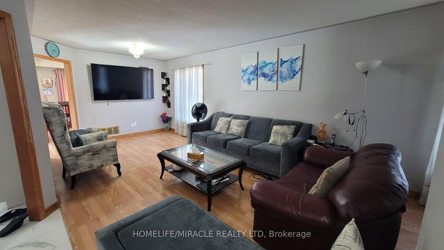 144 Sandyshores Drive W
