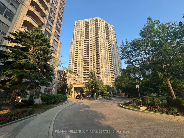 423 - 25 Kingsbridge Garden Circle