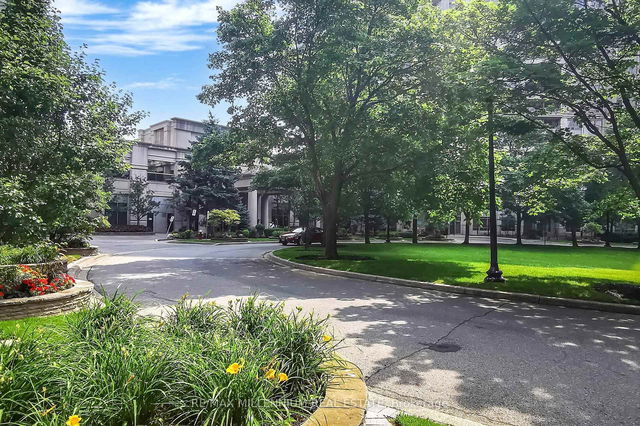 423 - 25 Kingsbridge Garden Circle