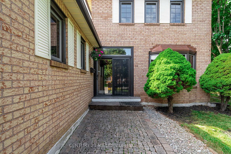 10 Phelps Dr, Brampton, L6X 3V5 | Image 2