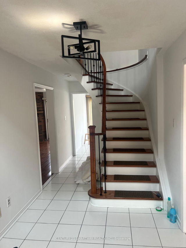 8 Clydesdale Circle