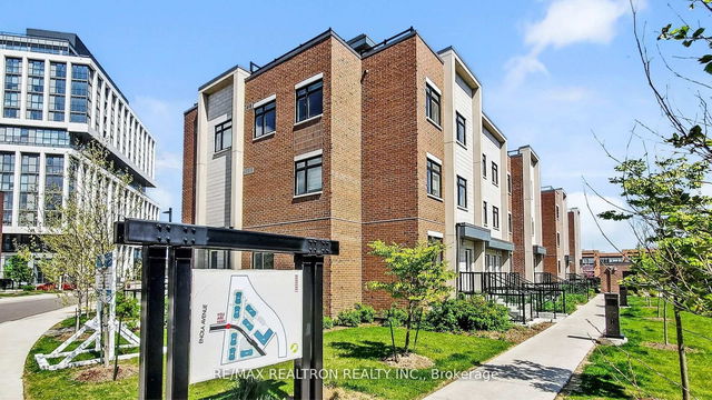 217 - 1070 Douglas Mccurdy Common