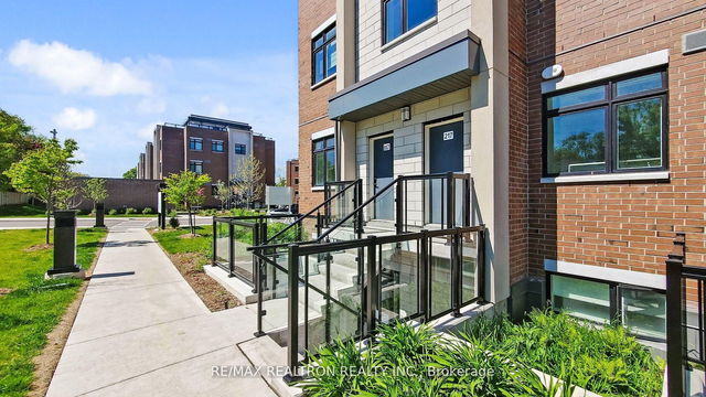 217 - 1070 Douglas Mccurdy Common
